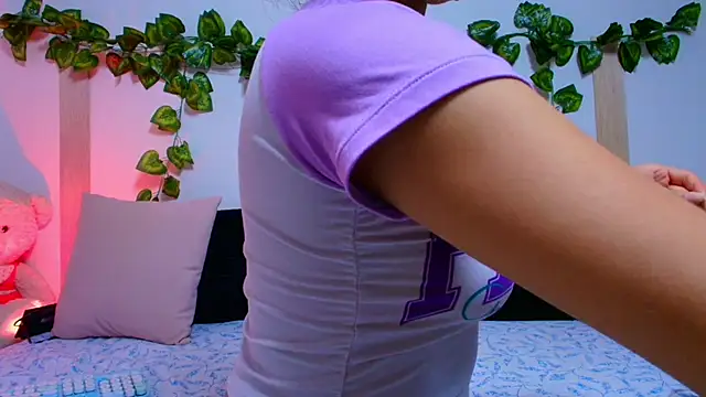 tati cardenas online show from October 1, 2025, 5:02 am