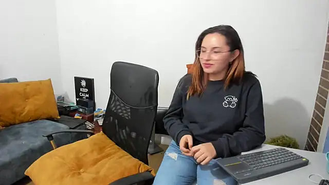  girls on fire  online show from March 1, 2025, 2:26 am