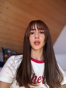 lauravasquez online show from July 24, 2026, 9:18 am