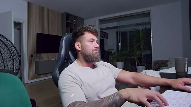 Snapshot of UbbeViking chatting on January 10, 2025, 10:46 pm UbbeViking online show from January 10, 2025, 10:46 pm