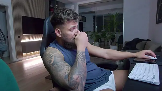 Snapshot of UbbeViking chatting on January 20, 2025, 7:04 pm UbbeViking online show from January 20, 2025, 7:04 pm