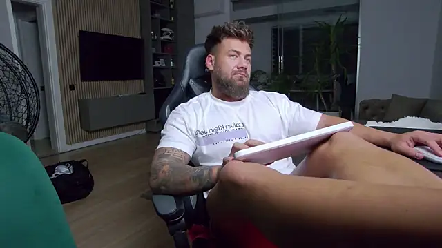 Snapshot of UbbeViking chatting on January 26, 2025, 10:35 pm UbbeViking online show from January 26, 2025, 10:35 pm