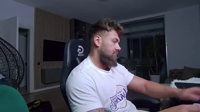 Snapshot of UbbeViking chatting on January 27, 2025, 5:26 pm UbbeViking online show from January 27, 2025, 5:26 pm