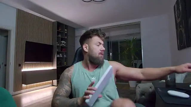 Snapshot of UbbeViking chatting on February 13, 2025, 8:03 pm UbbeViking online show from February 13, 2025, 8:03 pm