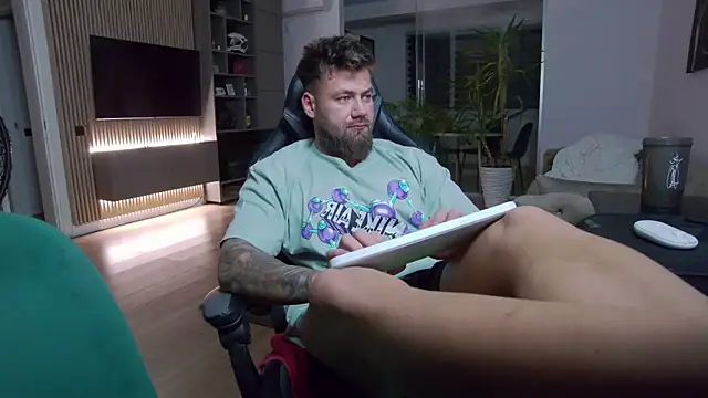 Snapshot of UbbeViking chatting on March 3, 2025, 10:10 pm UbbeViking online show from March 3, 2025, 10:10 pm