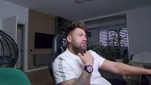 Snapshot of UbbeViking chatting on March 4, 2025, 4:20 pm UbbeViking online show from March 4, 2025, 4:20 pm