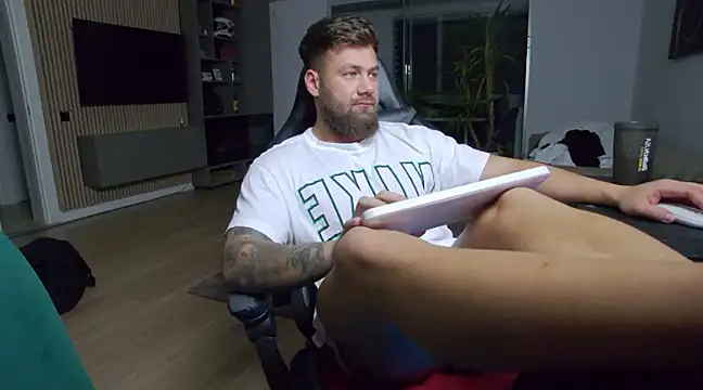 Snapshot of UbbeViking chatting on March 5, 2025, 6:56 pm UbbeViking online show from March 5, 2025, 6:56 pm