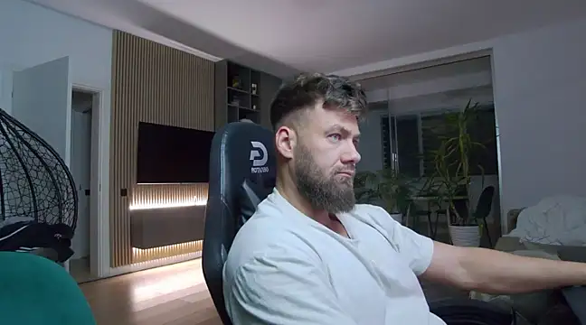 Snapshot of UbbeViking chatting on March 9, 2025, 7:59 pm UbbeViking online show from March 9, 2025, 7:59 pm