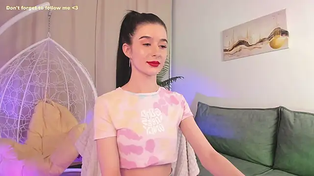 LauraCoy online show from February 4, 2025, 2:28 am