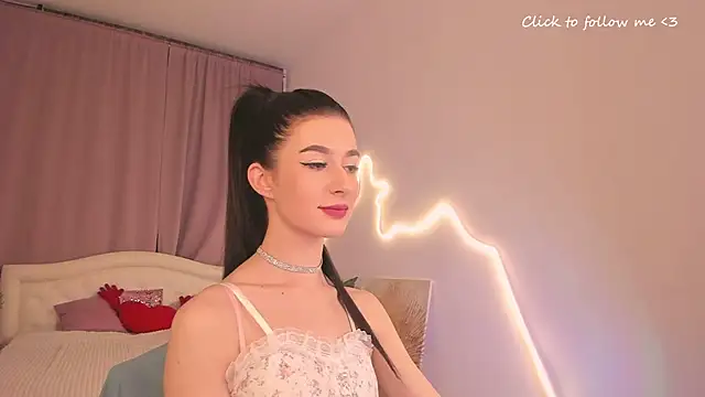 LauraCoy online show from January 11, 2026, 11:10 pm