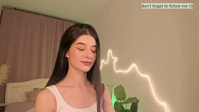 LauraCoy online show from February 17, 2026, 8:48 pm