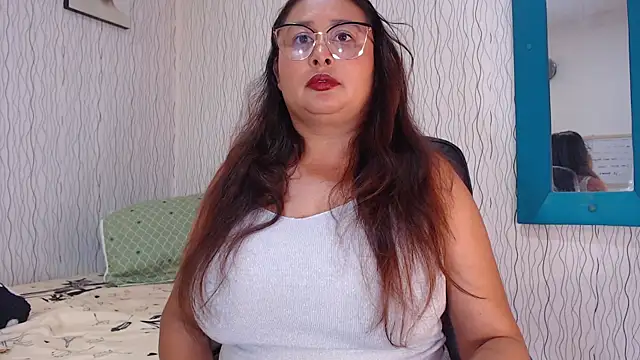 NadiaWhite online show from February 7, 2025, 6:13 pm