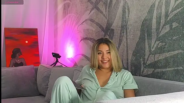 lily  foster online show from December 10, 2024, 7:37 am