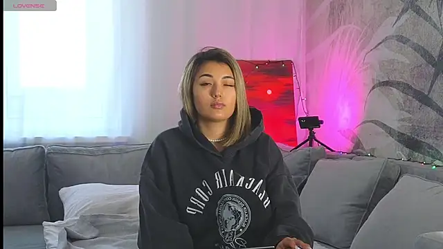 lily  foster online show from December 14, 2024, 7:07 am