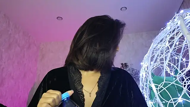 lily  foster online show from December 19, 2025, 6:53 am