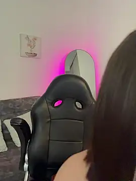 Megan lu2 online show from December 17, 2025, 5:13 am