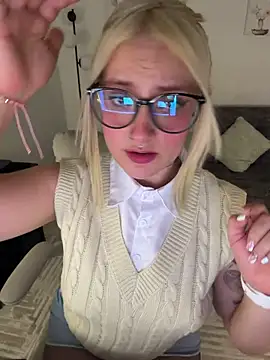 Megan lu2 online show from April 10, 2026, 5:23 am