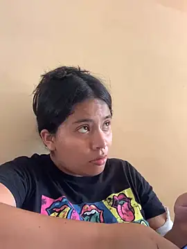 moncerrat luna online show from December 3, 2024, 6:28 pm