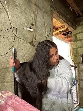 moncerrat luna online show from March 19, 2025, 9:05 pm