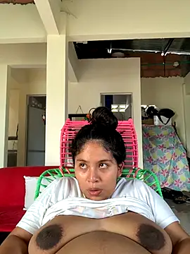 moncerrat luna online show from September 30, 2025, 9:09 pm