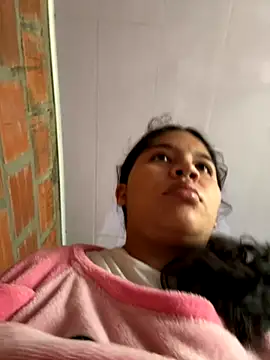 moncerrat luna online show from November 17, 2025, 2:34 pm