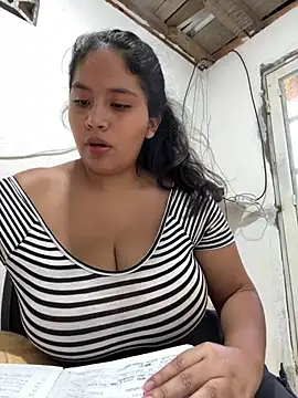 Snapshot of moncerrat_luna chatting on July 13, 2026, 8:44 pm moncerrat luna online show from July 13, 2026, 8:44 pm