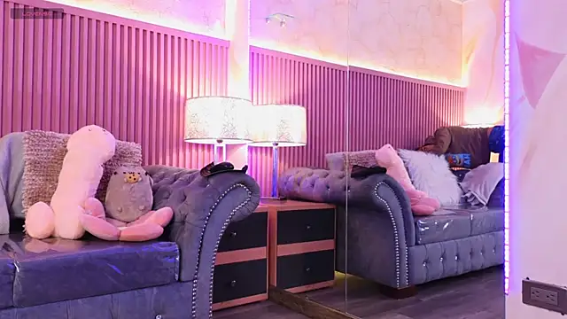 Emiily Scott1 online show from January 14, 2025, 12:45 pm