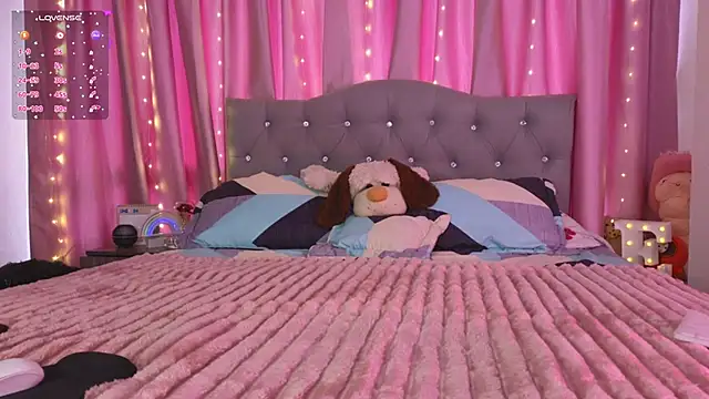 Emiily Scott1 online show from March 10, 2025, 1:32 pm