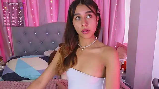 Emiily Scott1 online show from March 18, 2025, 5:42 pm