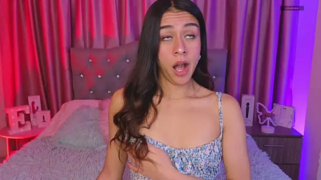 Snapshot of Emiily_Scott1 chatting on June 3, 2026, 12:35 am Emiily Scott1 online show from June 3, 2026, 12:35 am