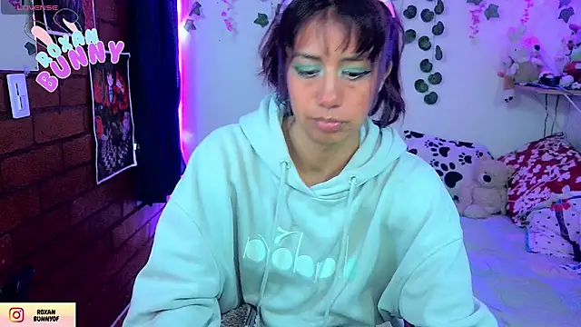 Roxanbunny1 online show from April 21, 2026, 1:50 pm