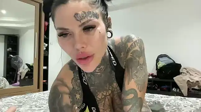 claudiacvc95 online show from February 2, 2025, 12:57 pm