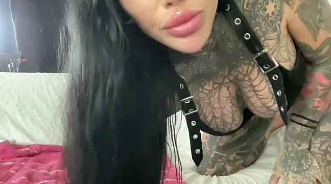 claudiacvc95 online show from March 19, 2025, 4:25 am