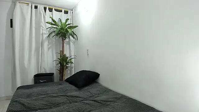 Lia-y-felipe online show from February 26, 2026, 11:48 pm