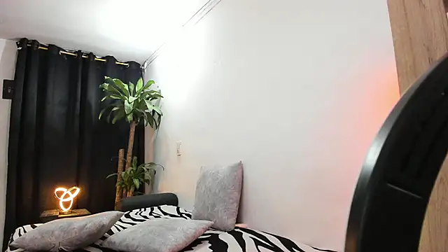 Snapshot of Lia-y-felipe chatting on July 30, 2026, 11:48 pm Lia-y-felipe online show from July 30, 2026, 11:48 pm
