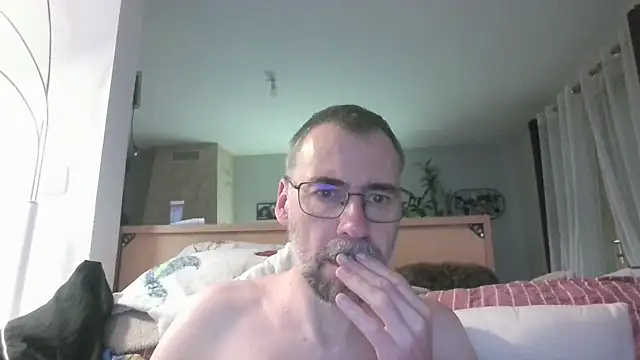 ptitcanard60600 online show from May 1, 2026, 10:14 pm