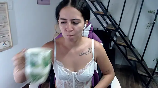 samantha baby  online show from October 15, 2025, 7:14 pm