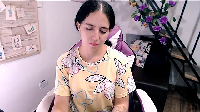 samantha baby  online show from April 18, 2026, 6:23 pm