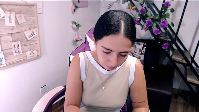 samantha baby  online show from May 24, 2026, 3:50 pm