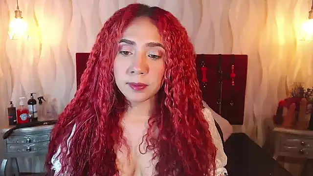Snapshot of IsabelaLatina chatting on June 4, 2026, 1:33 am IsabelaLatina online show from June 4, 2026, 1:33 am