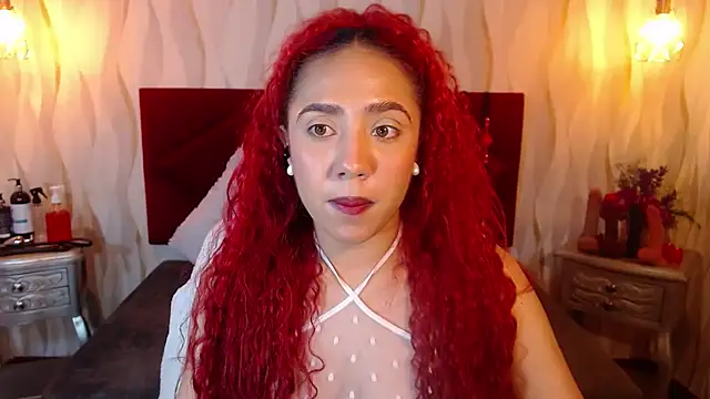 Snapshot of IsabelaLatina chatting on June 5, 2026, 1:56 am IsabelaLatina online show from June 5, 2026, 1:56 am