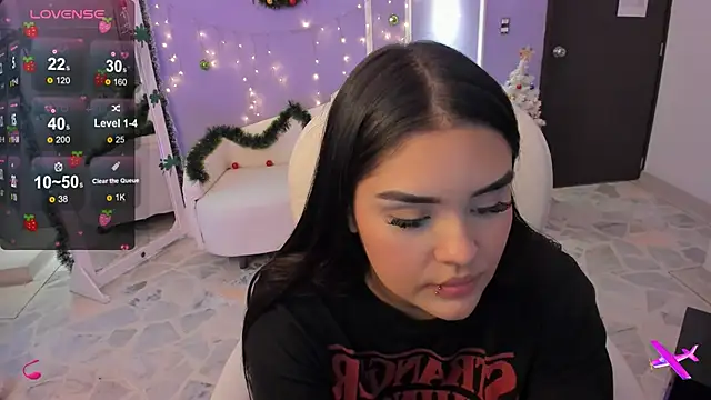 martinasaez online show from December 27, 2024, 10:37 pm