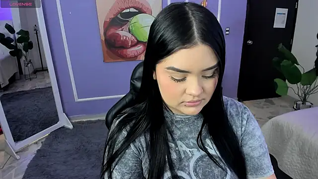 martinasaez online show from November 14, 2025, 8:07 pm