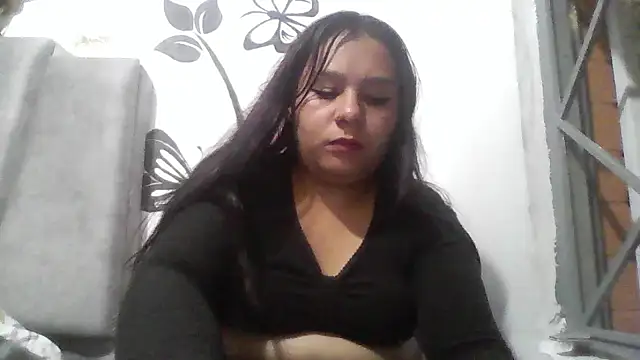 Snapshot of Charis_21 chatting on April 25, 2026, 11:46 pm Charis 21 online show from April 25, 2026, 11:46 pm