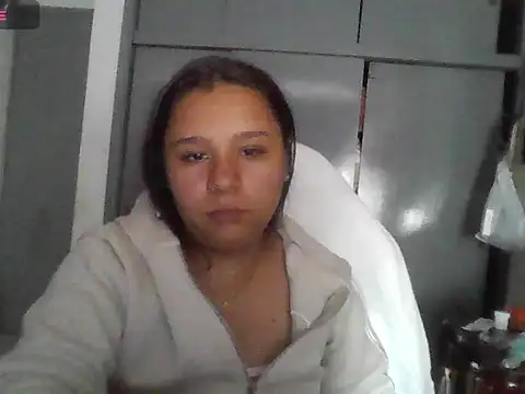 Snapshot of Charis_21 chatting on May 28, 2026, 5:43 pm Charis 21 online show from May 28, 2026, 5:43 pm