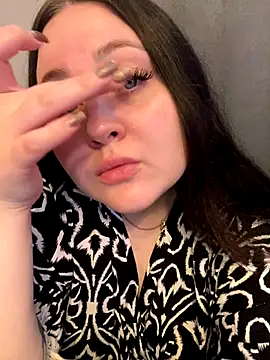 ihaveasecret  online show from October 9, 2025, 3:21 pm