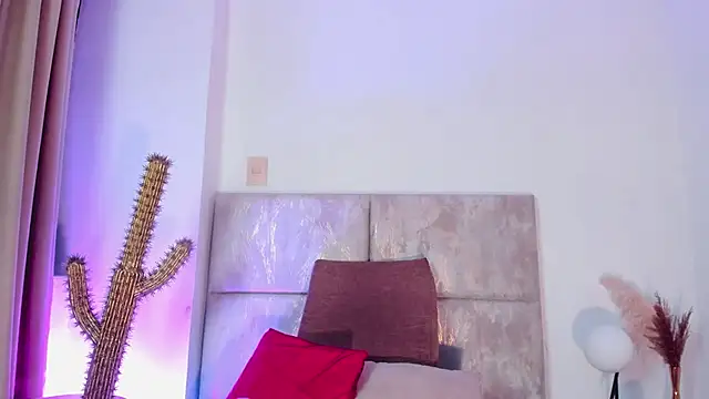 NoraDasilva online show from December 21, 2024, 12:42 am