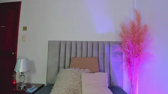 NoraDasilva online show from December 28, 2024, 12:26 am