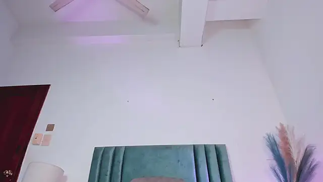 NoraDasilva online show from February 22, 2025, 6:28 am