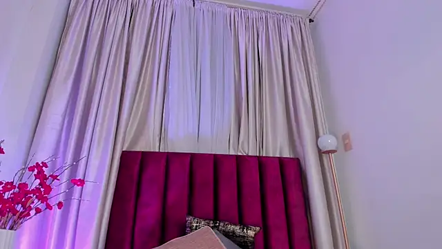 NoraDasilva online show from March 7, 2025, 3:40 am